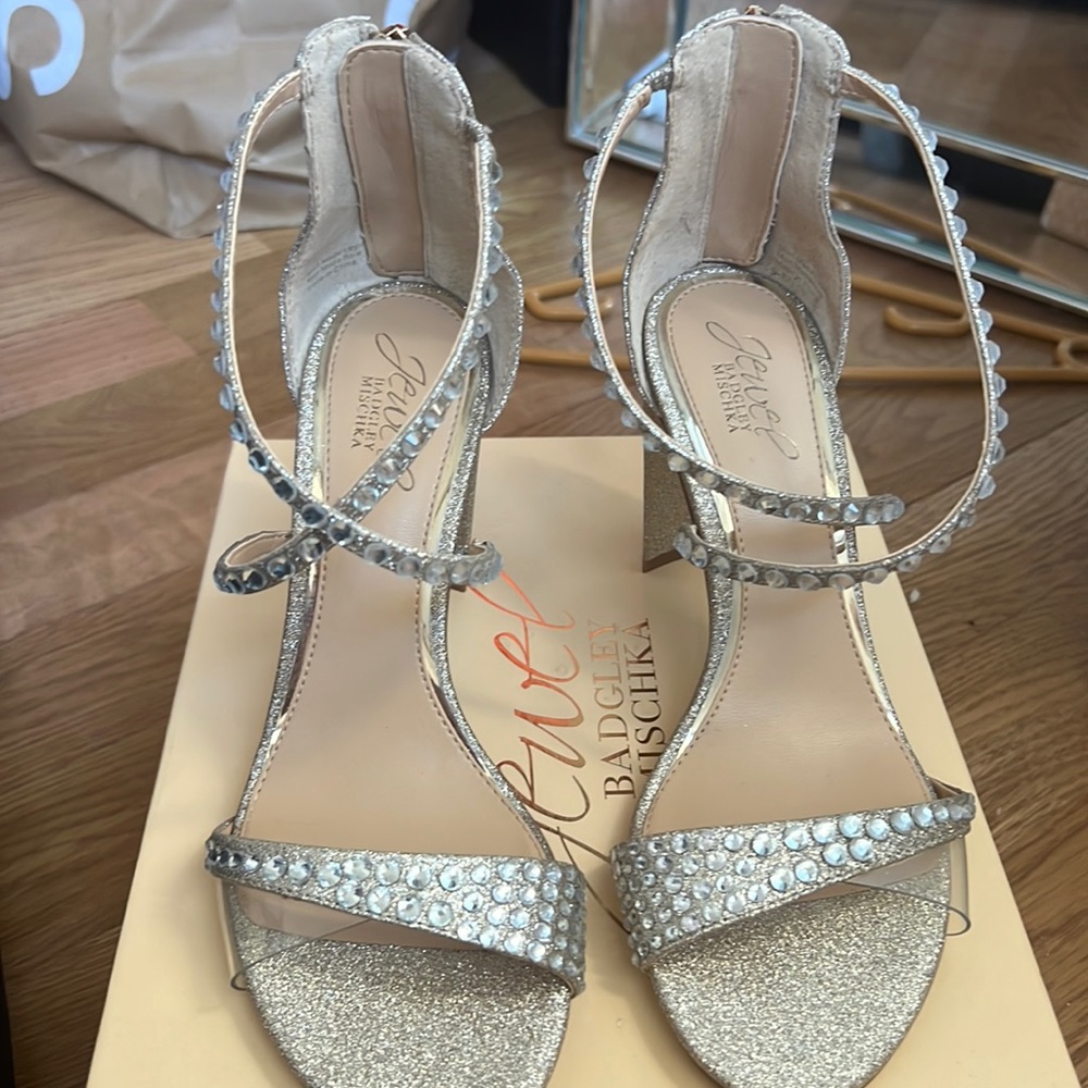 Jewel Badgley Mischka